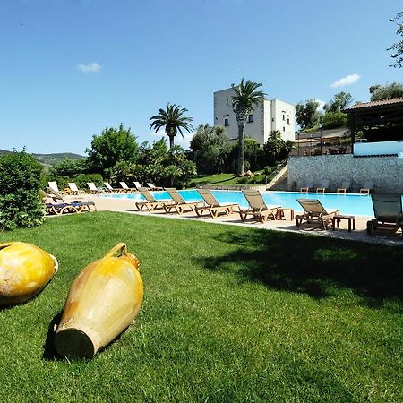 Agriturismo Torre Dei Preti Пешичи Екстериор снимка