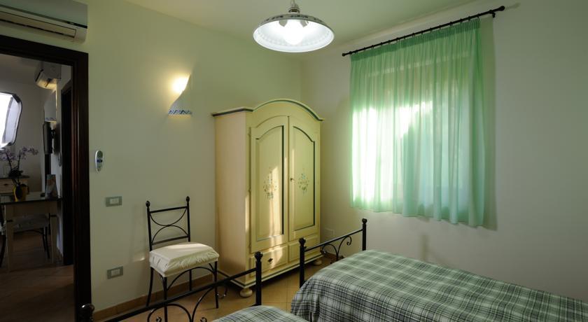 Agriturismo Torre Dei Preti Пешичи Стая снимка