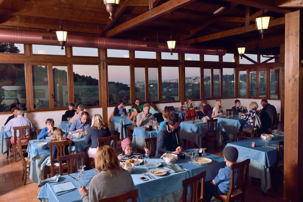 Agriturismo Torre Dei Preti Пешичи Екстериор снимка